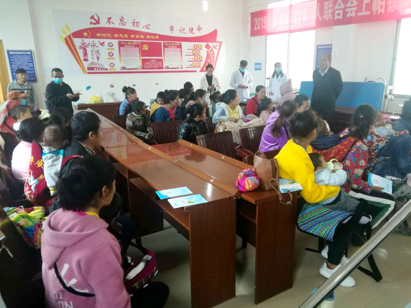醫(yī)院赴怒江州瀘水市、福貢縣篩查，翻譯相伴積極宣傳救助政策！