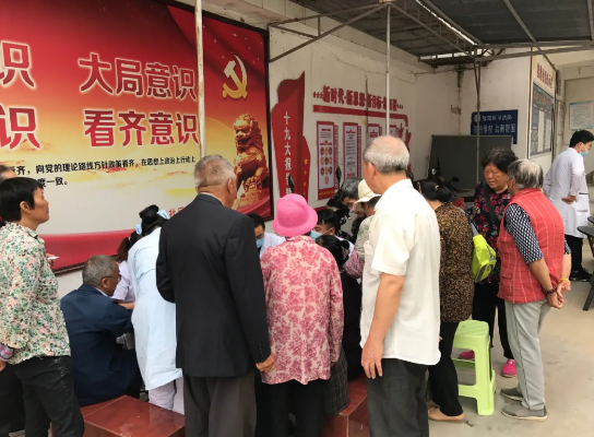 保山安利醫(yī)院到窯灣、龔家莊社區(qū)開展義診活動