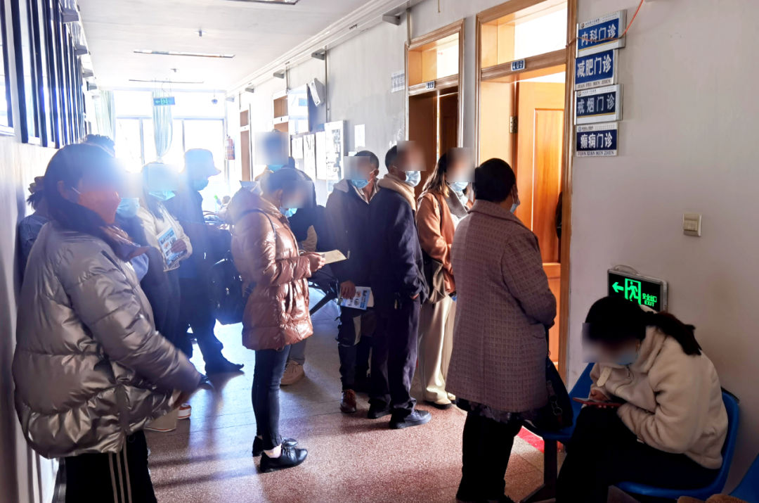 【保山安利醫(yī)院】腫瘤科張穎東主任赴施甸縣人民醫(yī)院開展腫瘤?？谱\、查房